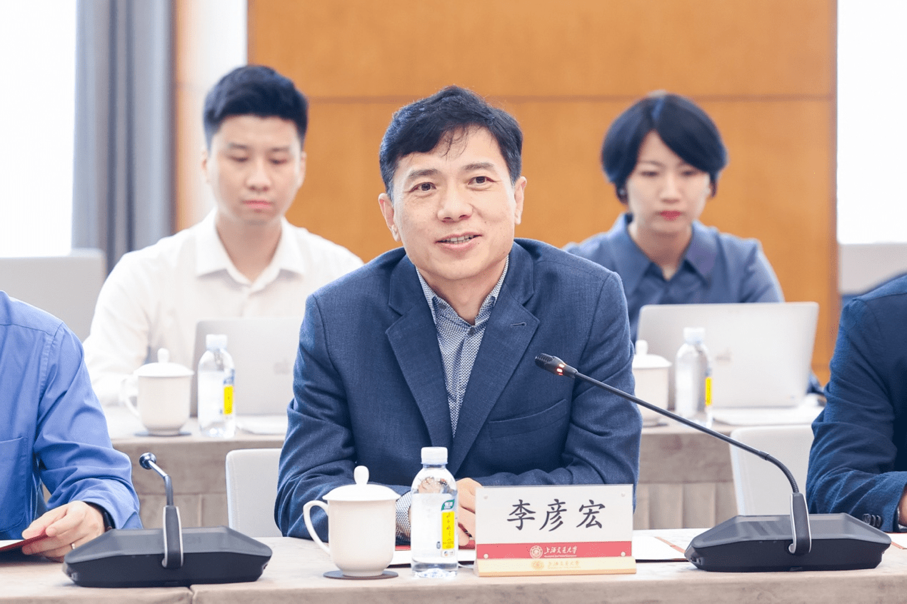 百度总机回应“公关副总裁璩静被开除”：系统内仍可查询，还在职