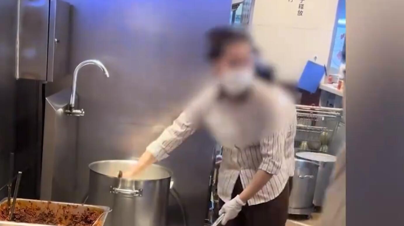 “哄抢、缺货”，胖东来深夜公告：部分商品限购，购物需会员！有代购一个月卖250万元，于东来回应“过度代购”