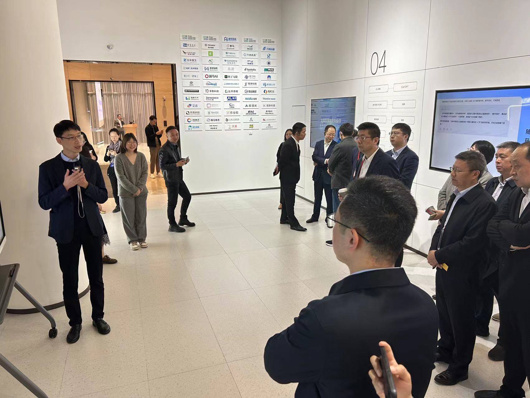 邓中华：深港需携手拓宽产业链合作空间