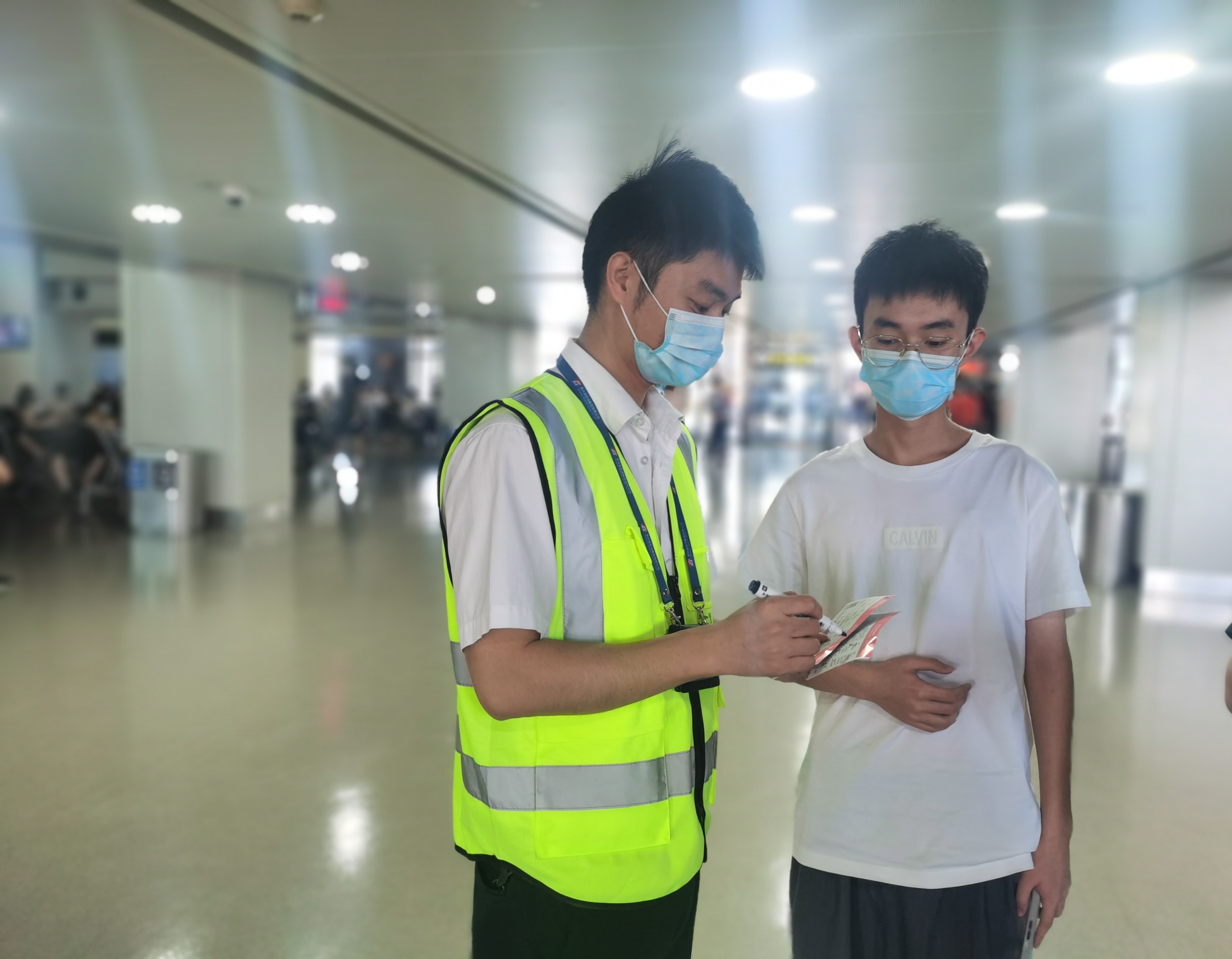 人保服务,拥有“如意行”驾乘险，出行更顺畅！_2025年耳机行业前景预测研究：全场景智能终端