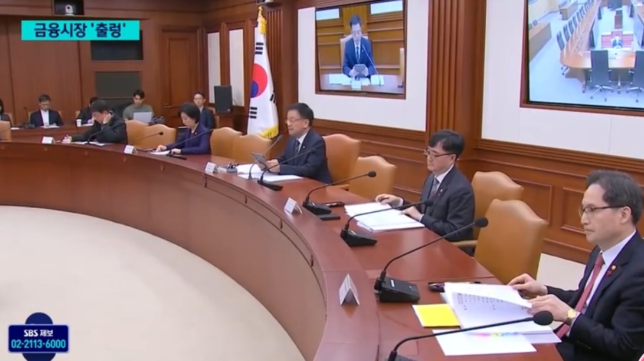 发生了什么？这只债基3天暴涨超90%