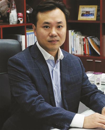 易方达管理团队再微调 刘晓艳出任董事长，吴欣荣接任总经理