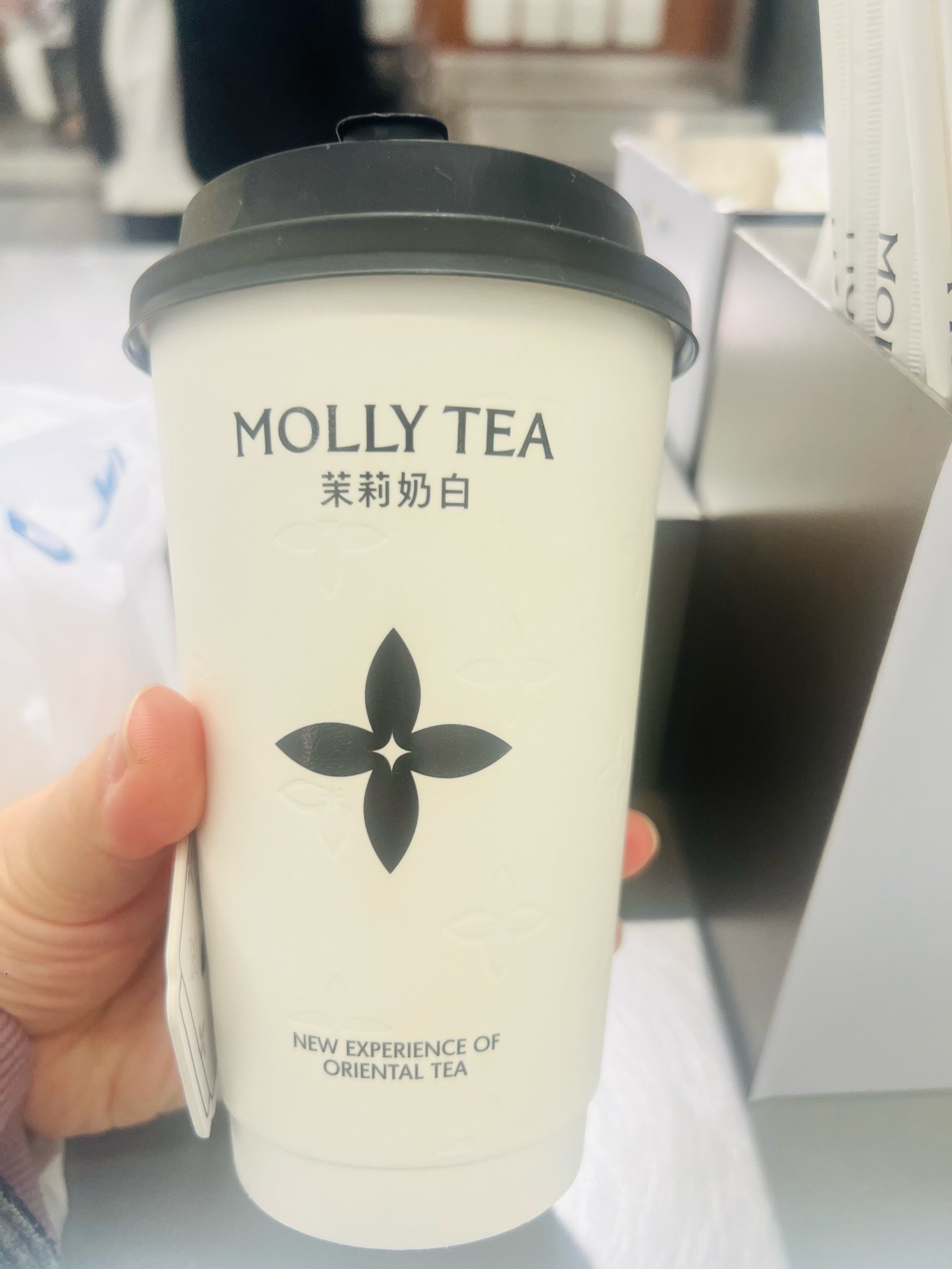 茉莉奶白就“喝出塑料袋”致歉：涉事门店闭店整改