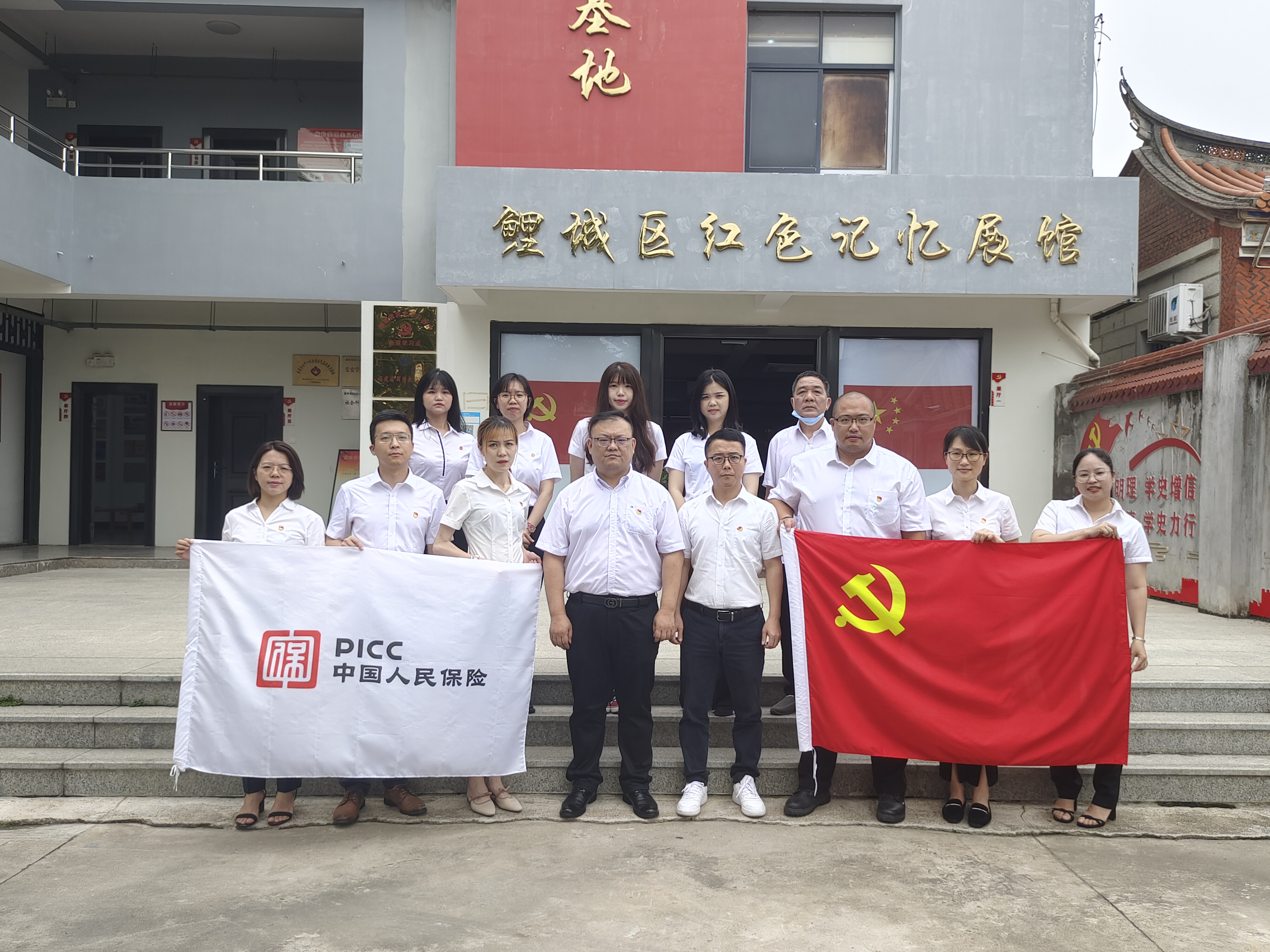 人保财险政银保 ,人保伴您前行_2025中国线下零售行业：投资机会与风险分析