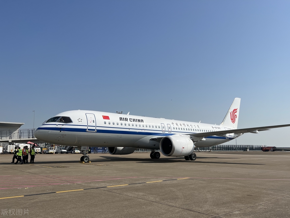 厦门高崎国际机场首迎国产大型客机C919