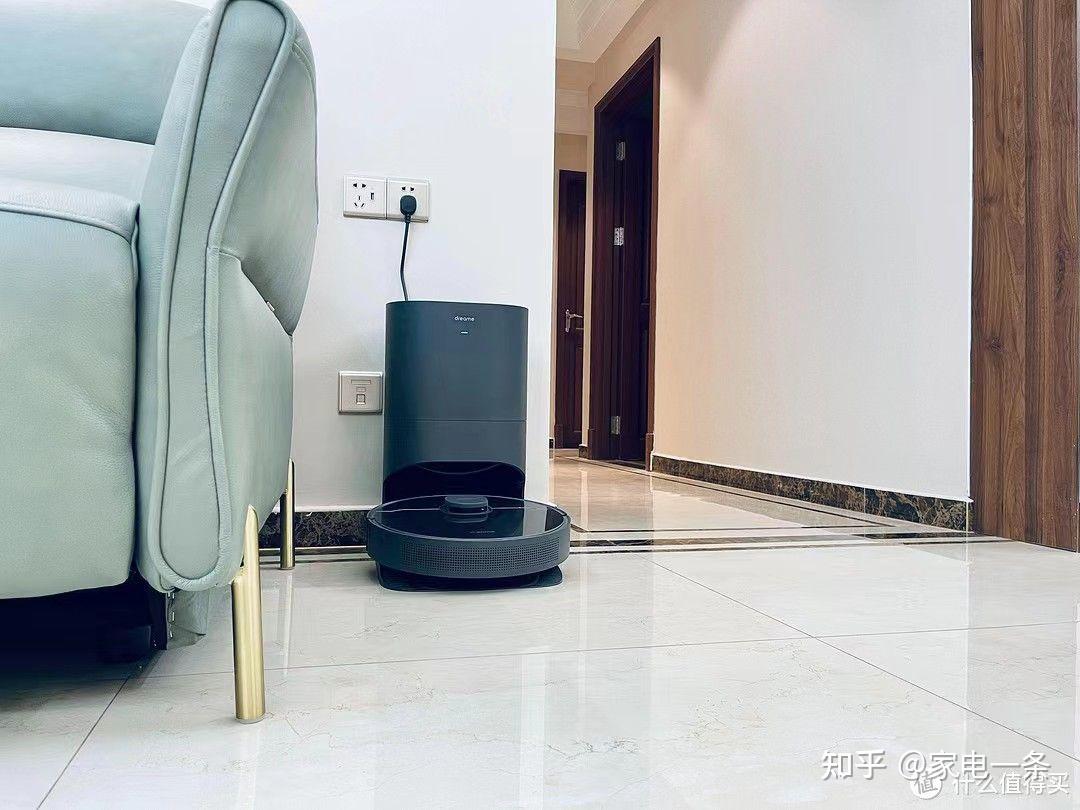 富佳股份获得实用新型专利授权:“一种回收箱及洗地机”