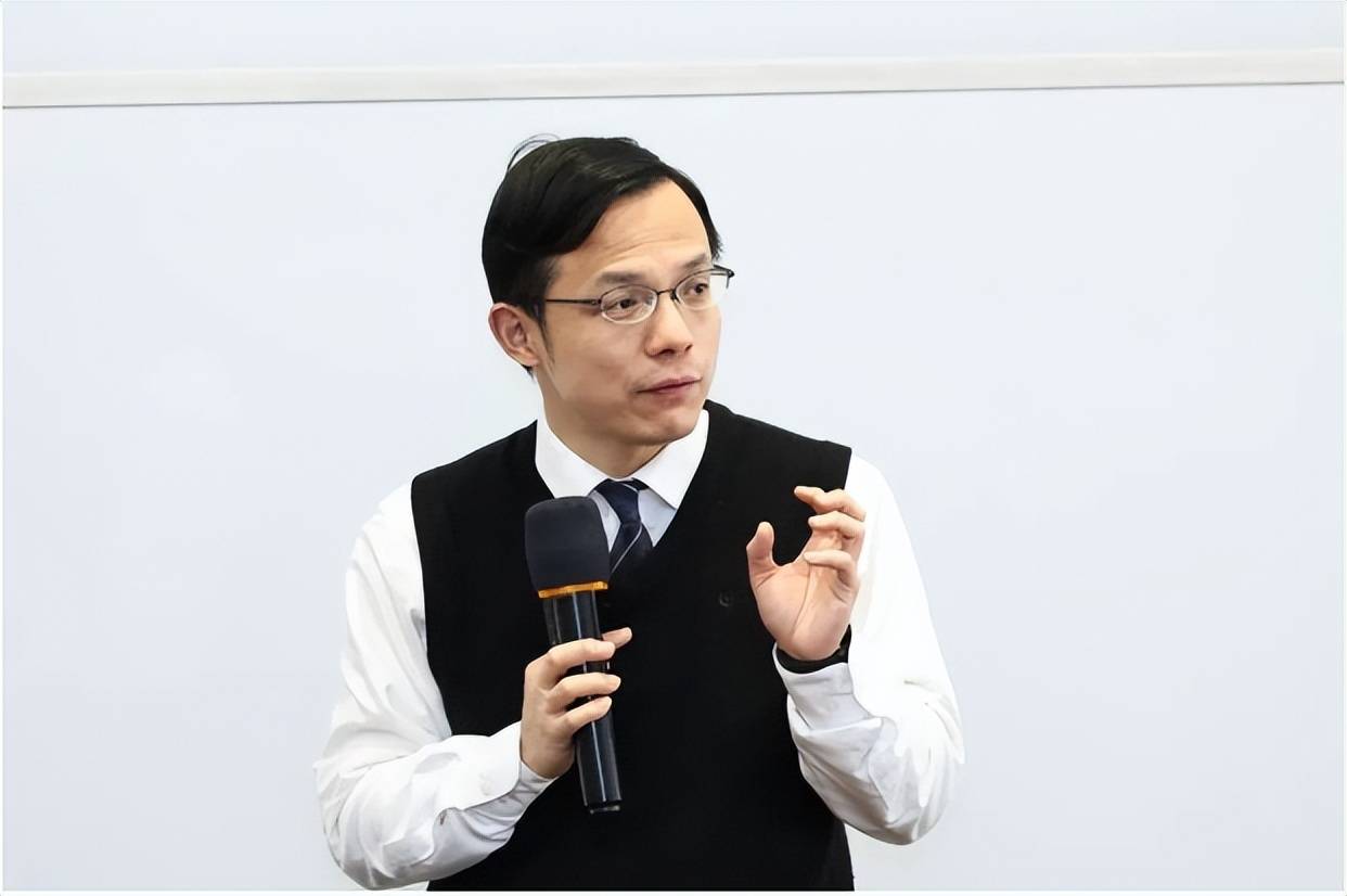 公告精选：海泰发展筹划购买知学云控股权；四连板共创草坪提示风险