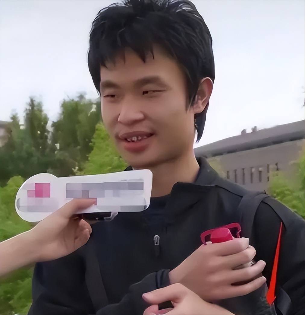 北大“韦神”开号,说3句话吸粉1300万!多方抢注商标