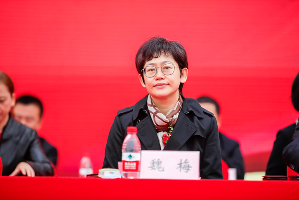 吉利控股集团董事长李书福:汽车企业的成长发展有其自身的规律 必须不断地打基础、练内功