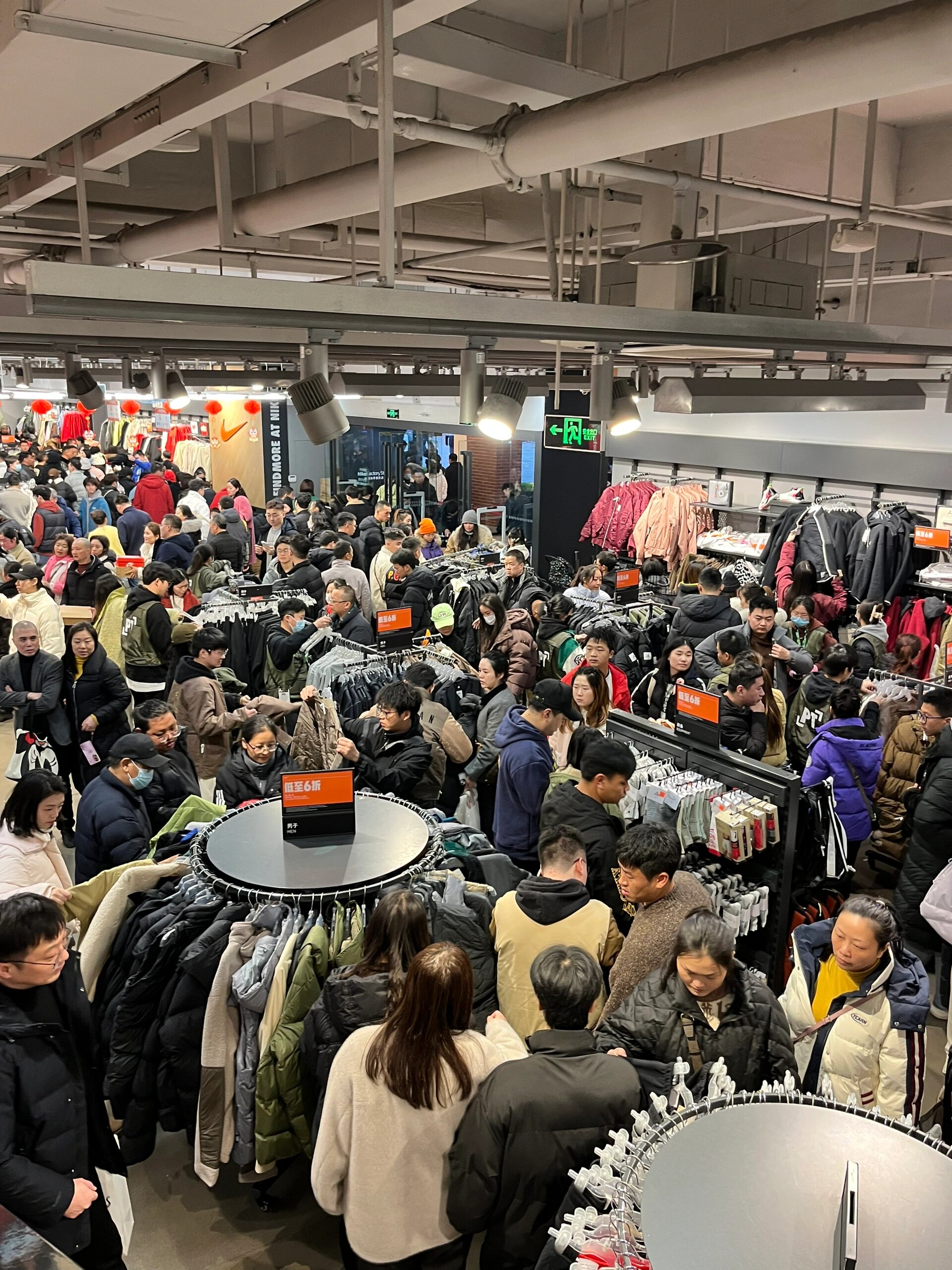 阿迪、耐克入局，户外运动品牌不想只给人做衣服
