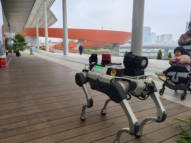 成都今日启动首批智能机器人实景验证