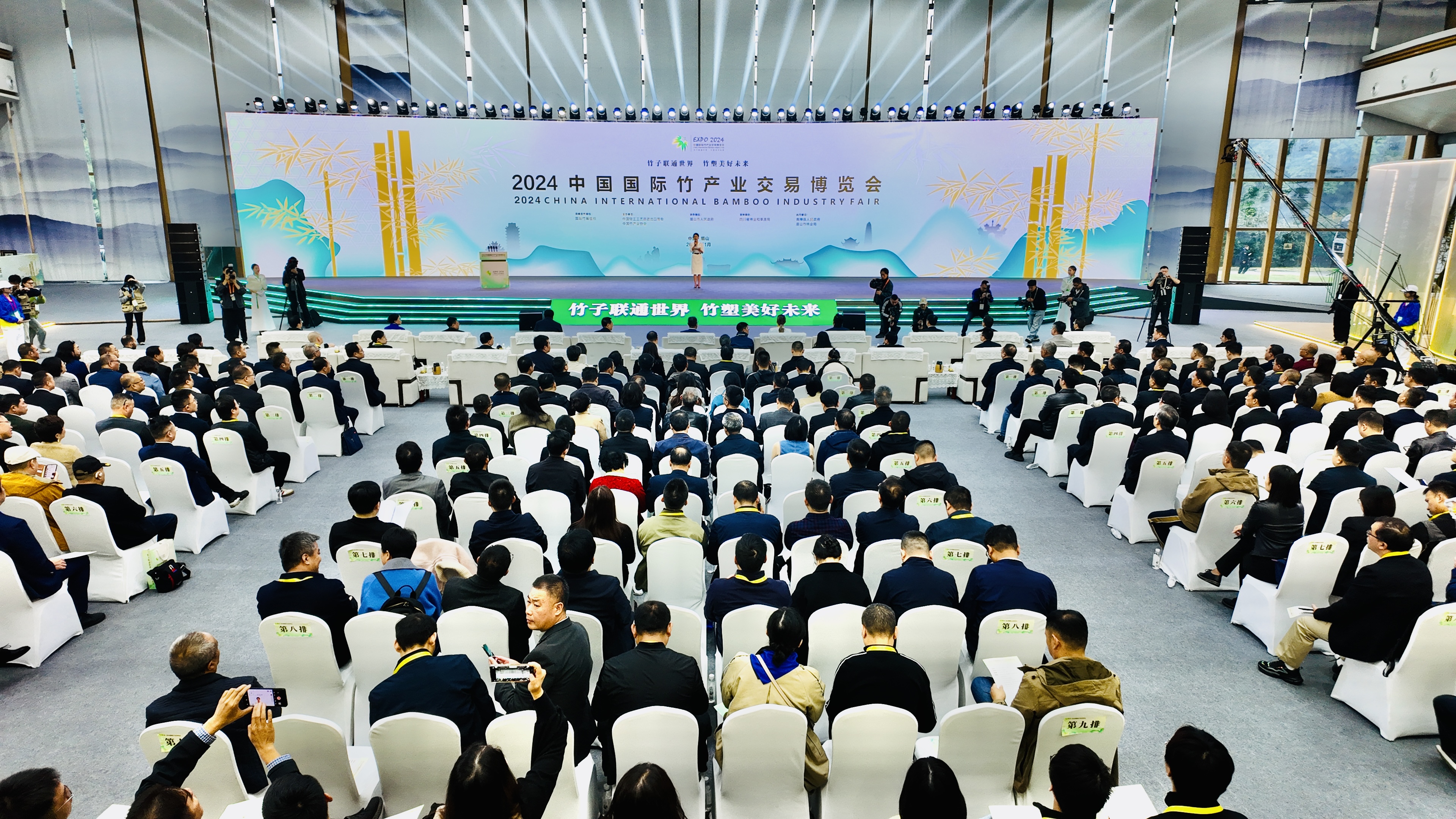 交易商协会规范债市发行承销：不得以“返费”等扭曲市场价格，承销机构不得以低于成本的承销费率报价