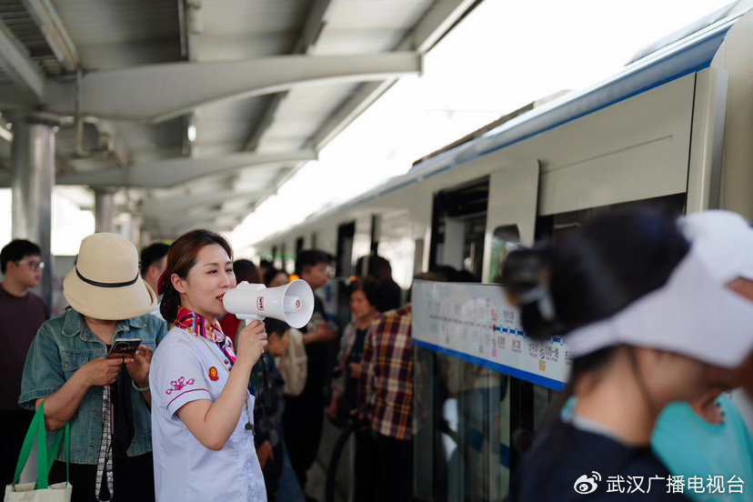 拥有“如意行”驾乘险，出行更顺畅！,人保有温度_2024年时尚女包行业发展现状、竞争格局及未来发展趋势与前景分析