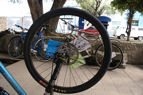 江淮汽车获得实用新型专利授权:“多辐条的铝合金车轮”