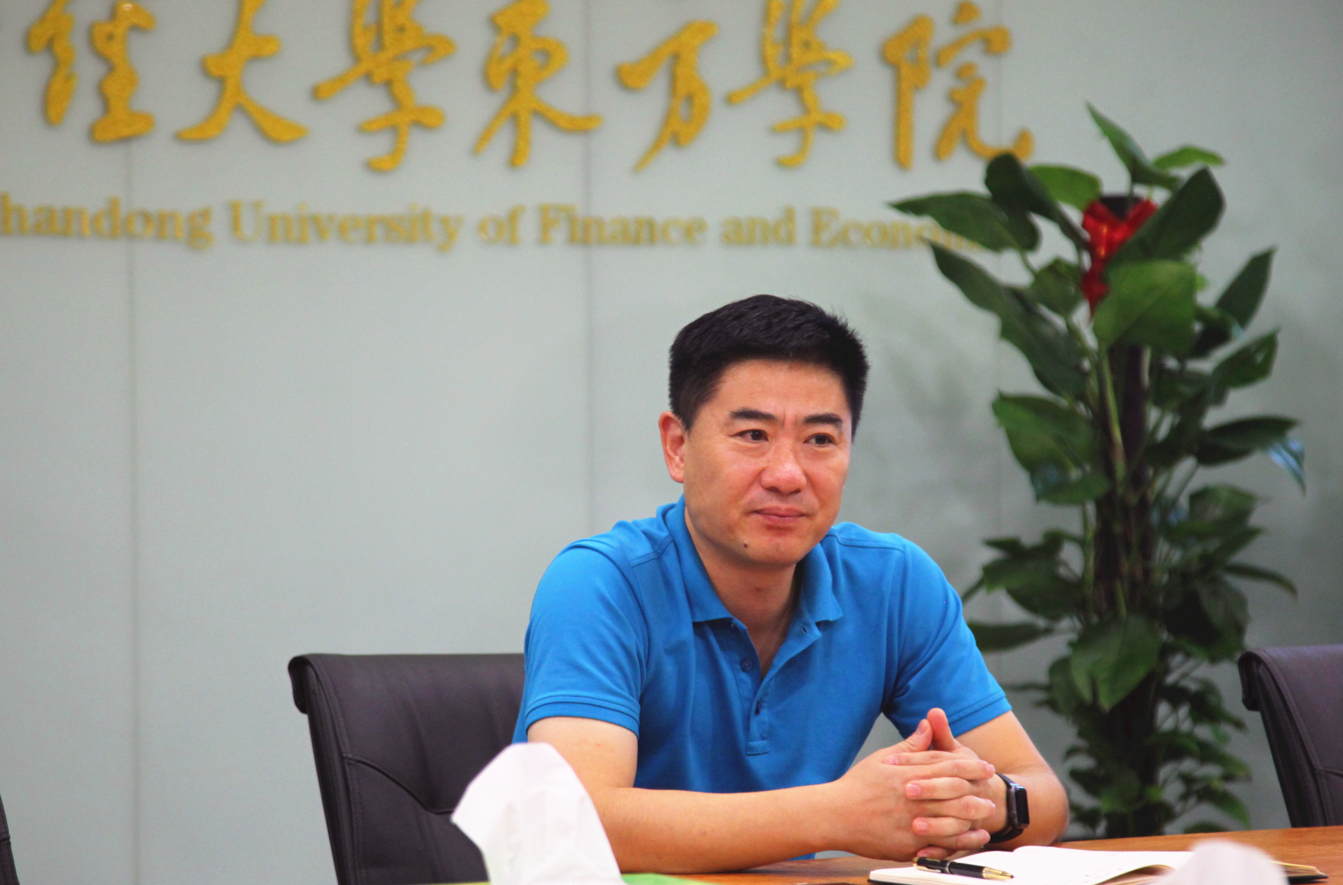 侵吞学生伙食费近350万元，湖南一中学总务处主任和采购员被判刑