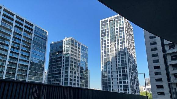 中金中国绿发商业REIT上市交易 首日上涨30%