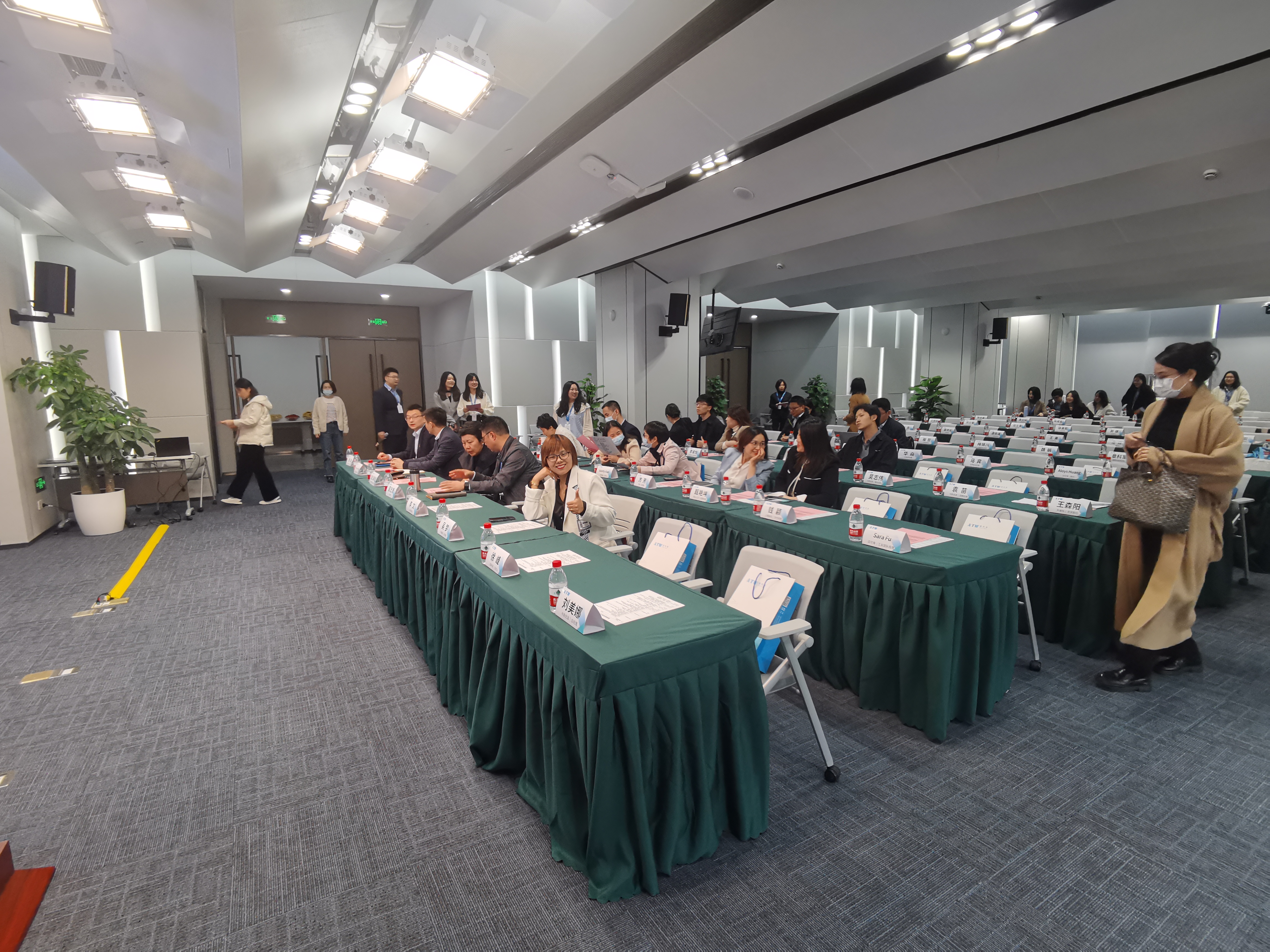奥特维：实控人及其一致行动人拟询价转让4.99%股份