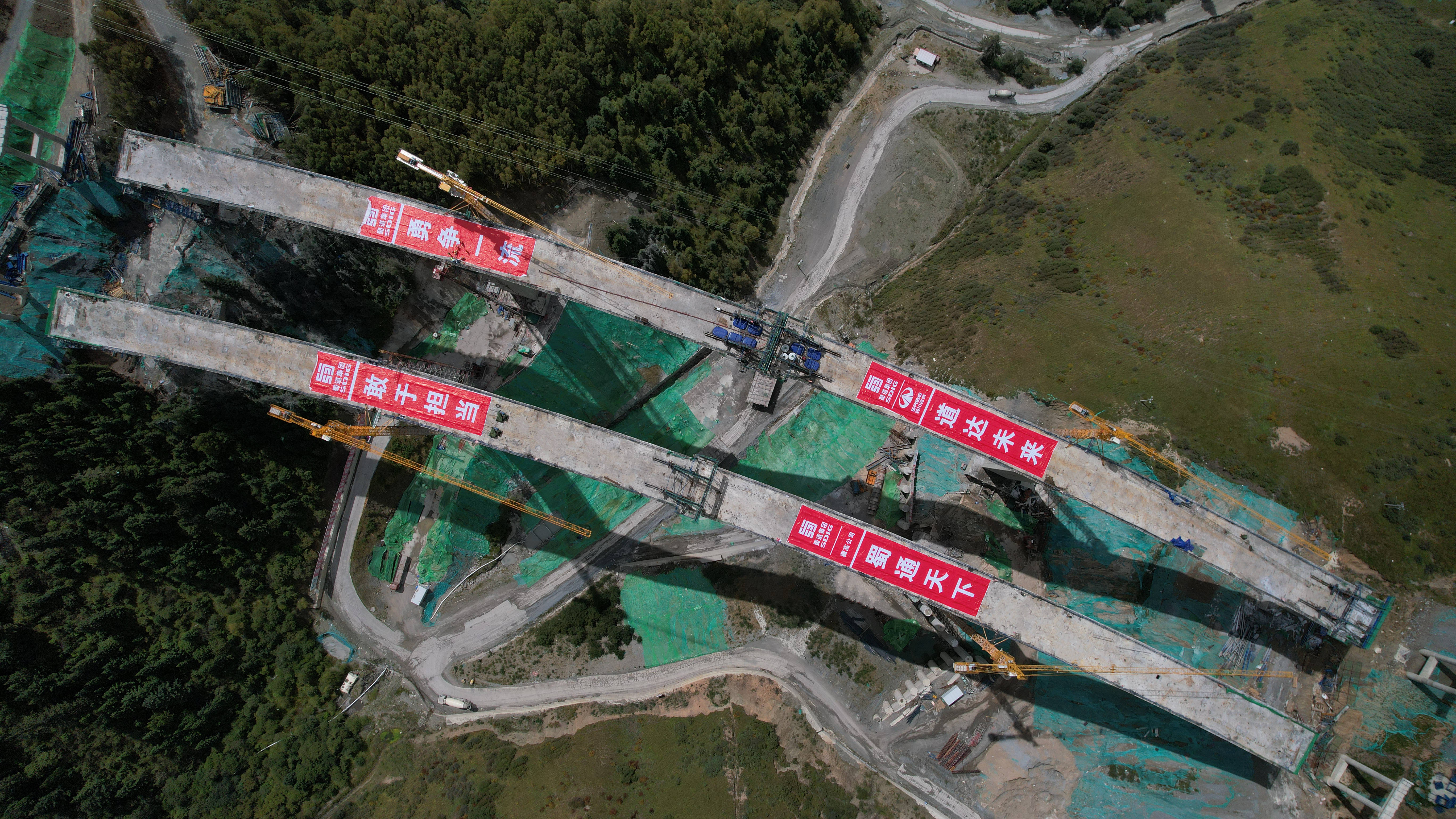 马来西亚最长铁路隧道贯通