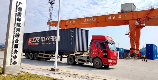 交通运输业向新提速