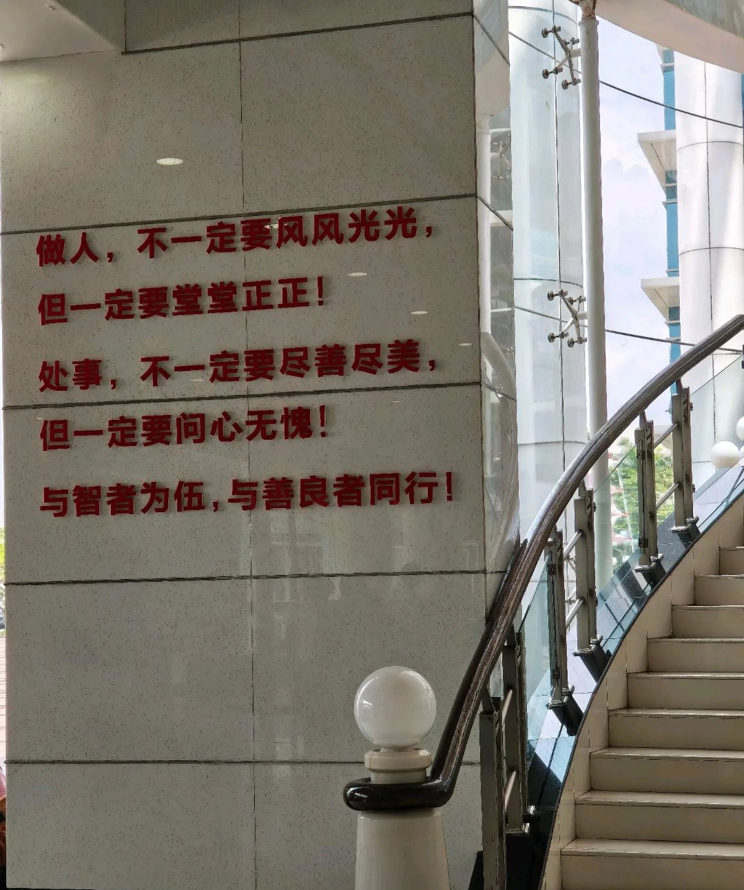 聚赛龙董事郝源增个人名下持股减少8万股，涉及金额336万元