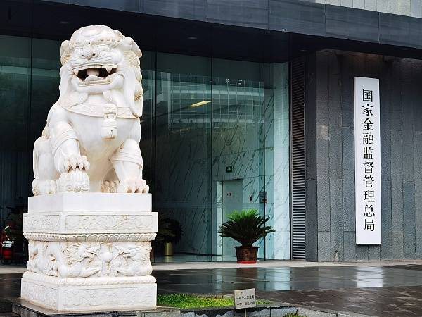 持本人及母亲医保凭证，超量配取药物，造成医保基金损失44万元！怎么做到的？官方曝光