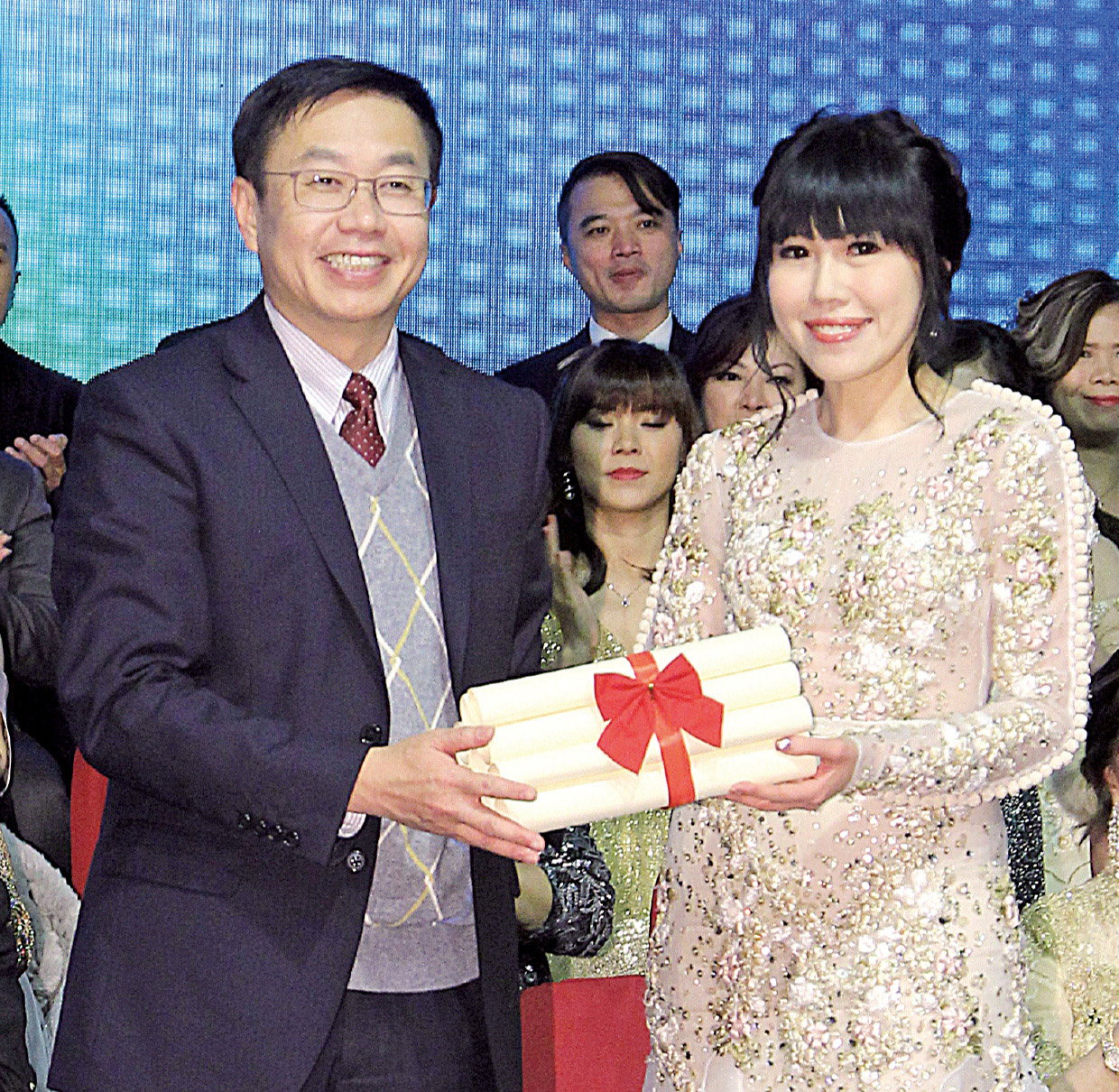 钢研纳克：范英泽获选为公司第三届监事会职工代表监事