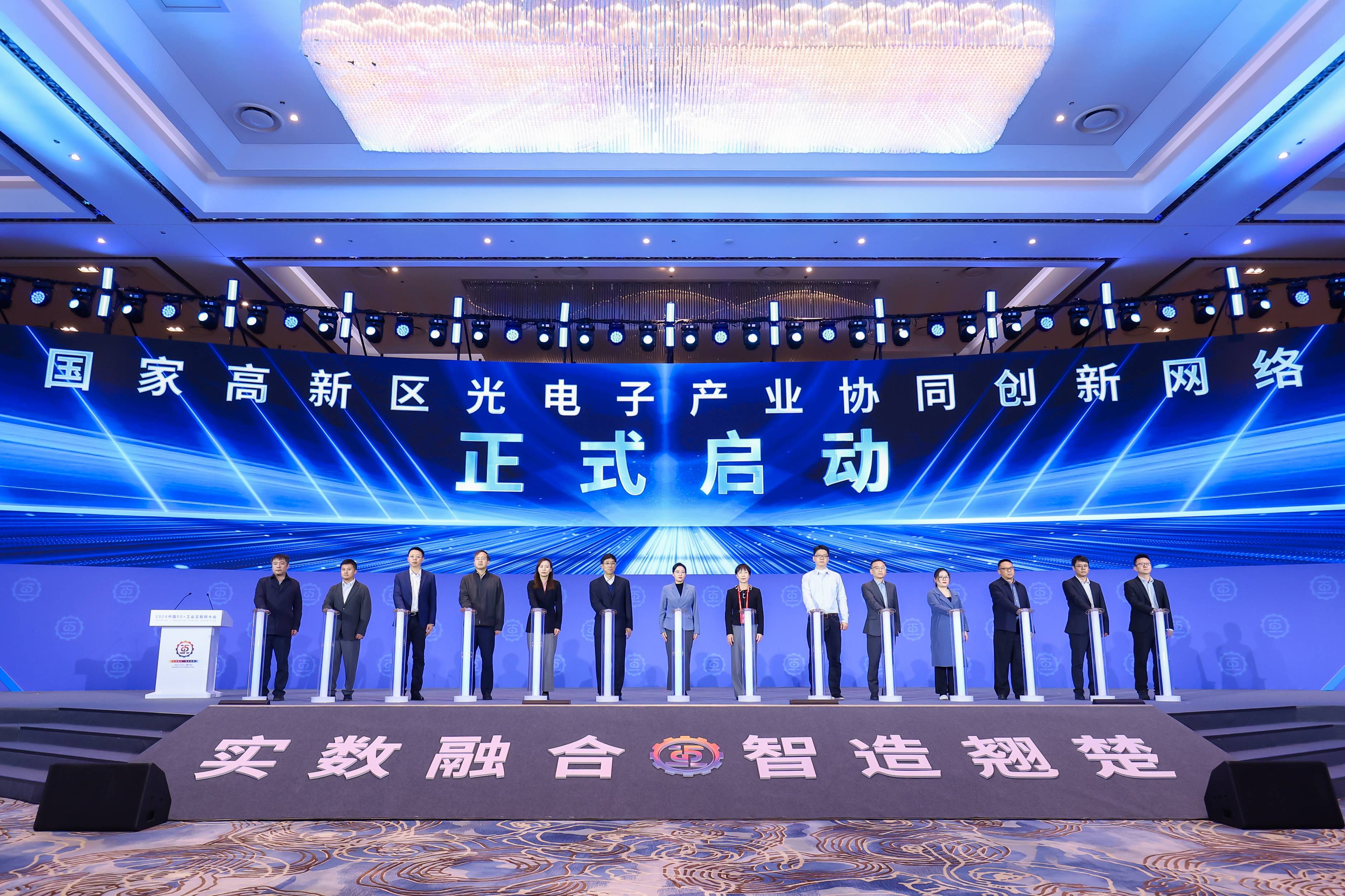 OPPO携多项AI终端技术成果亮相2025世界人工智能大会