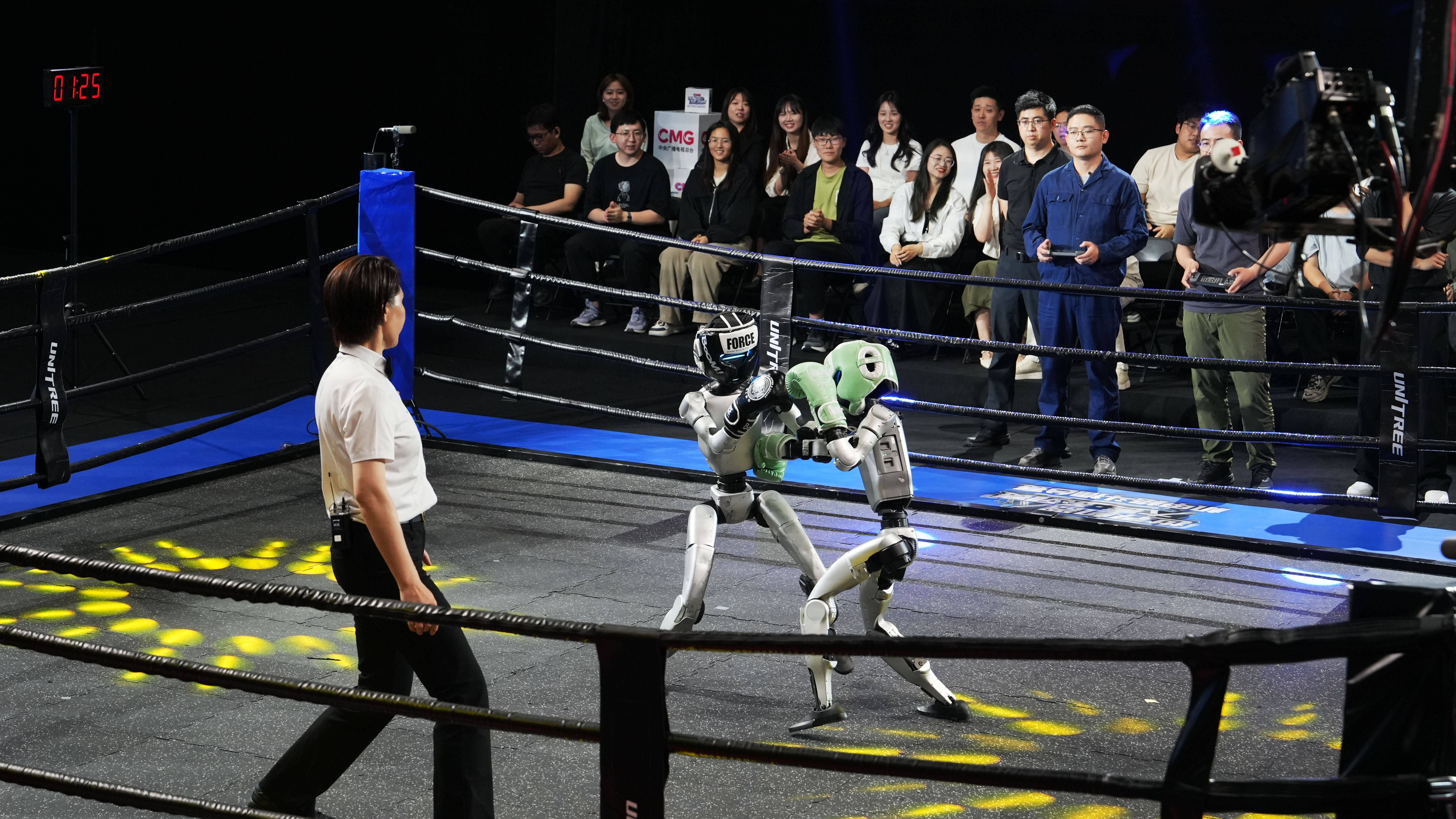 明星IP跨界智能机器人,巨星传奇与宇树科技达成战略合作