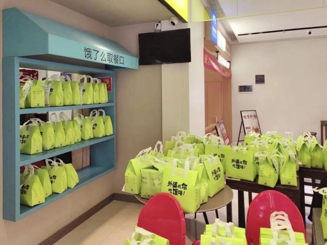 县域消费繁荣！623个县餐饮订单翻倍，淘宝闪购餐饮“万单店”增加274%