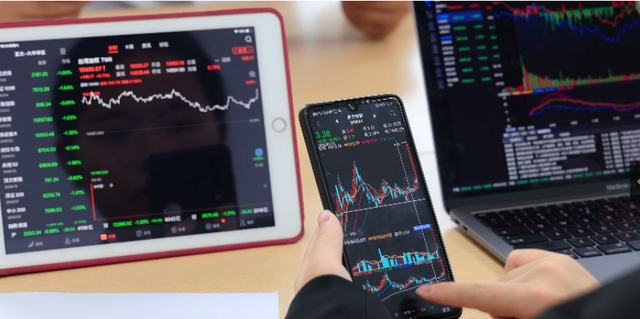 老乡鸡港股冲刺：30亿项目缺钱，超8成门店困在华东，社保欠缴风险仍在