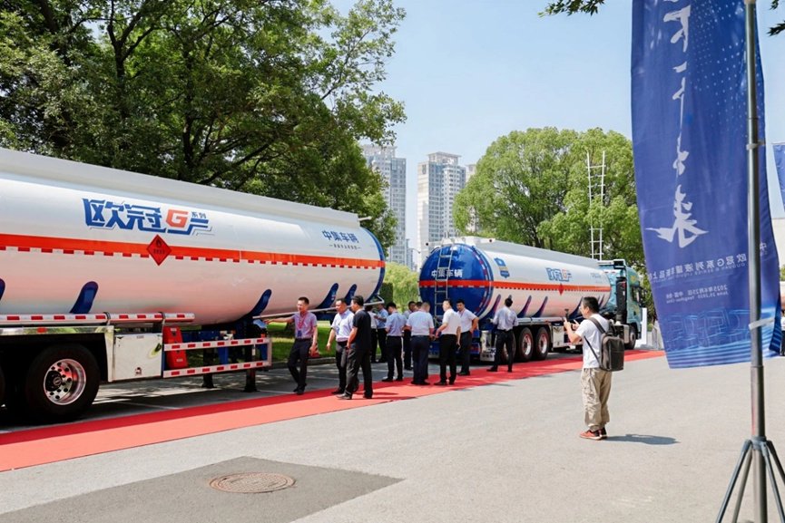 2025年中国液罐车行业：环保政策推动，新能源液罐车占比超45%_人保车险   品牌优势——快速了解燃油汽车车险,人保护你周全