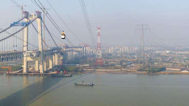 烽火通信空芯光纤工程化瓶颈获新突破