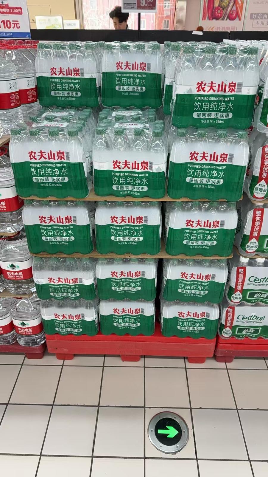 绿瓶退热 农夫山泉“复宠”红瓶水