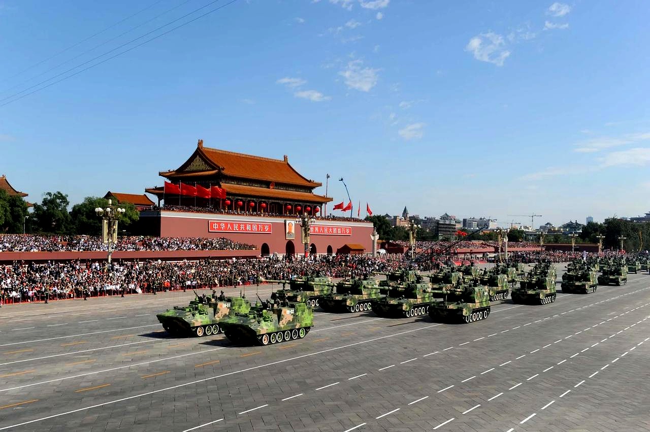 （抗战胜利80周年）香港市民热议九三阅兵：铭记历史、珍爱和平