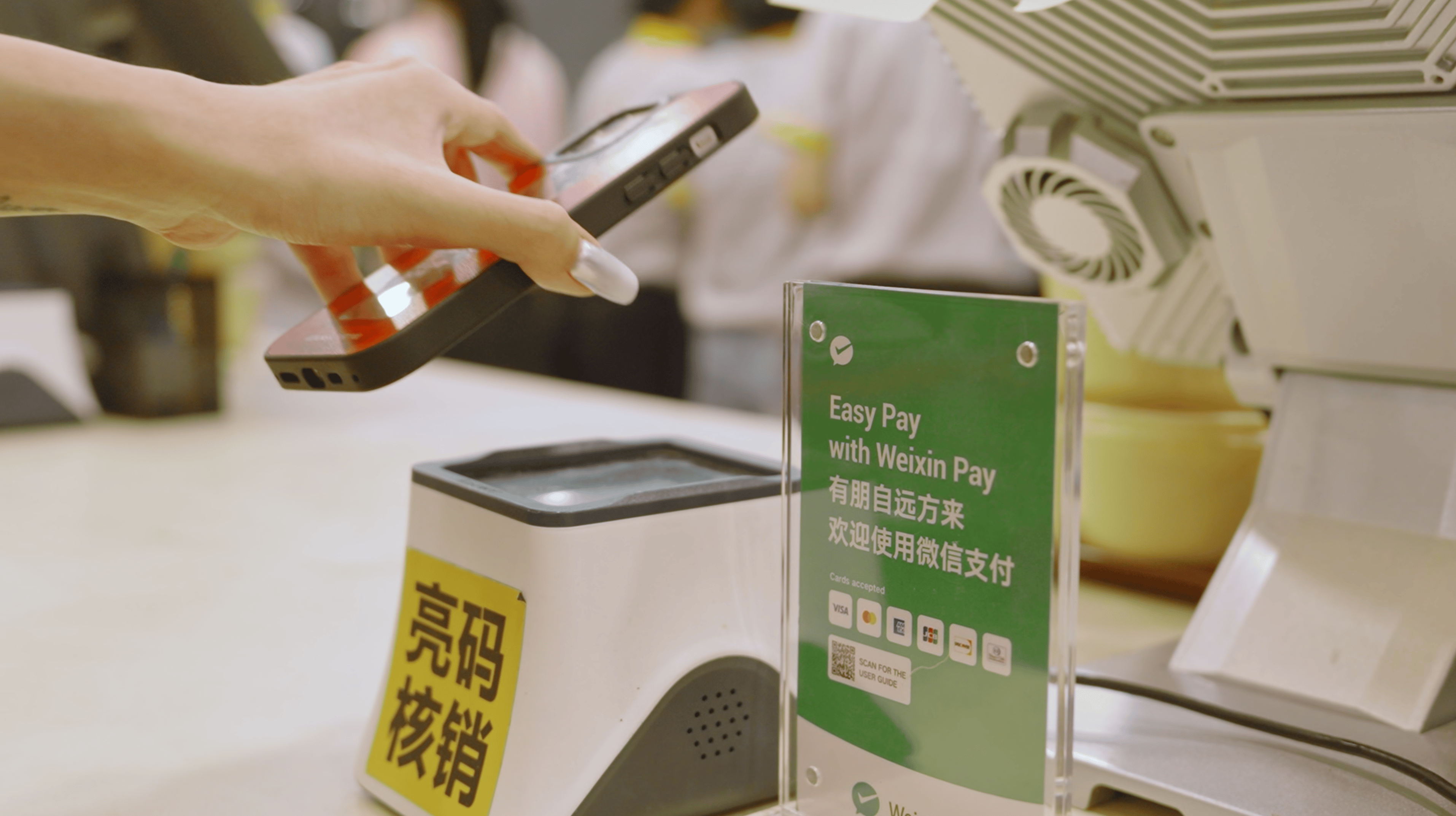 岭南控股:广交会期间提供便捷办证、往返接送等配套服务