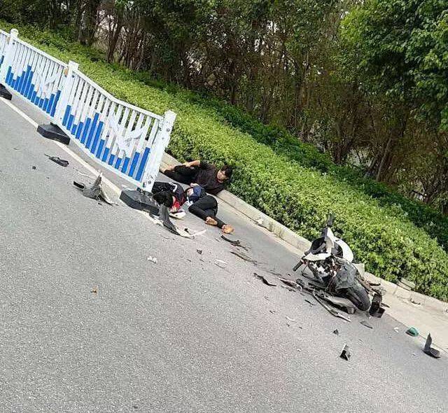 南非林波波省发生一起车祸致13人死亡