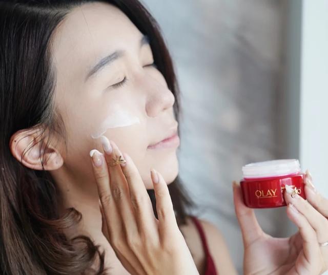 自然堂启动赴港IPO!2025年获欧莱雅、加华资本超7亿元投资丨港美股看台·IPO观察