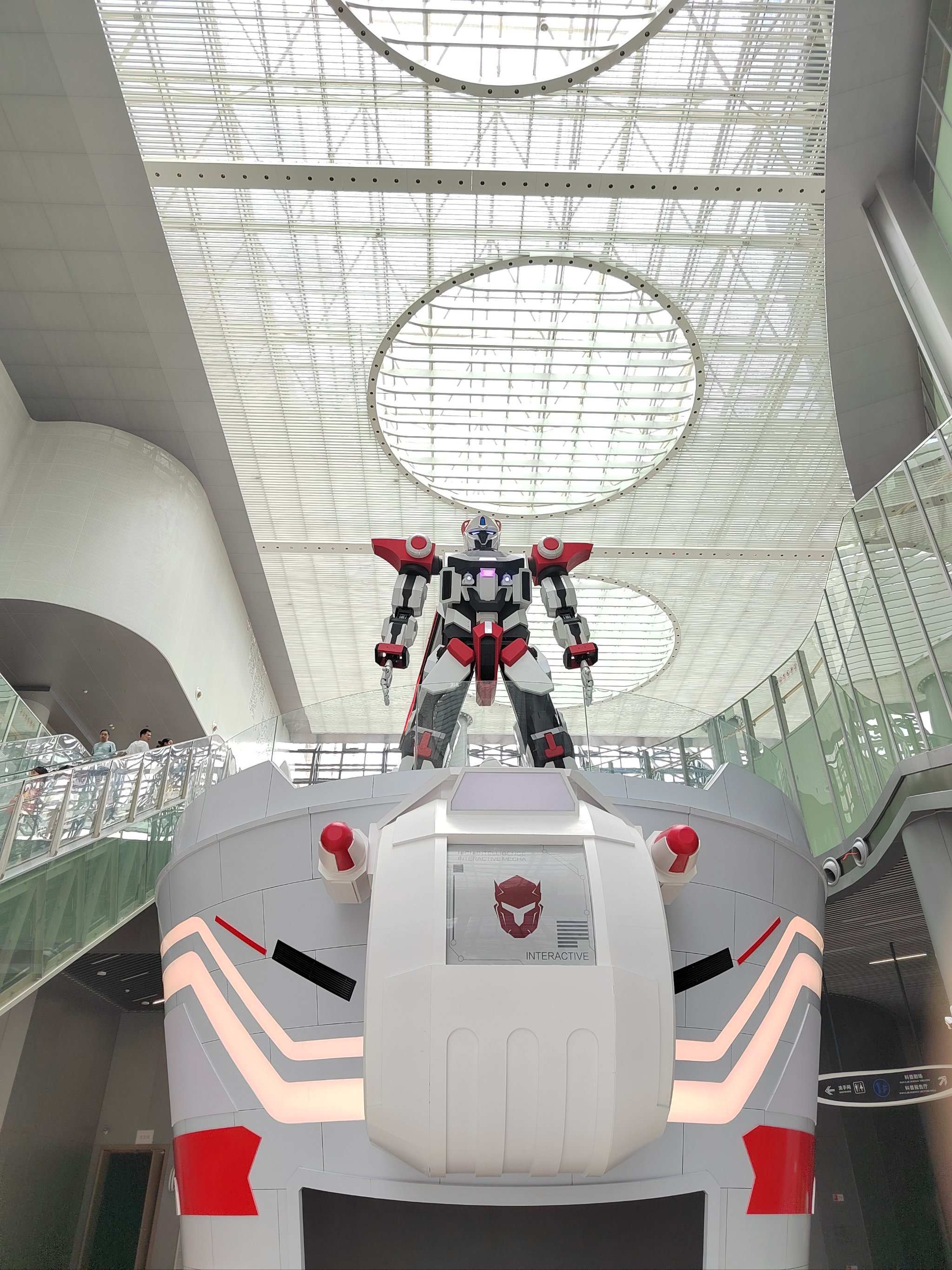 江西景德镇：游客打卡江西直升机科技馆