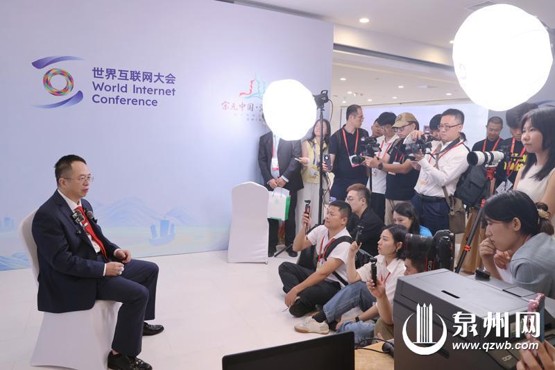 周鸿祎清华分享：AI迈入智能体时代，将催生“超级个体”与“超级组织”