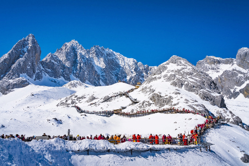 丽江股份:玉龙雪山构建多层次冰雪旅游产品体系