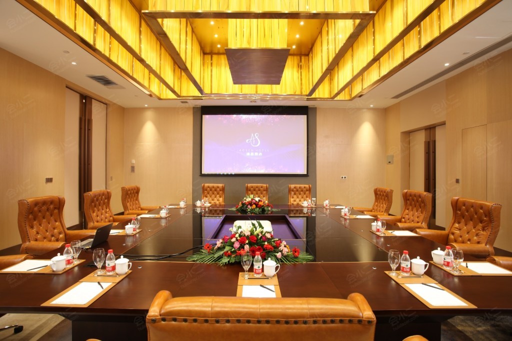 惠泉啤酒：10月17日召开董事会会议