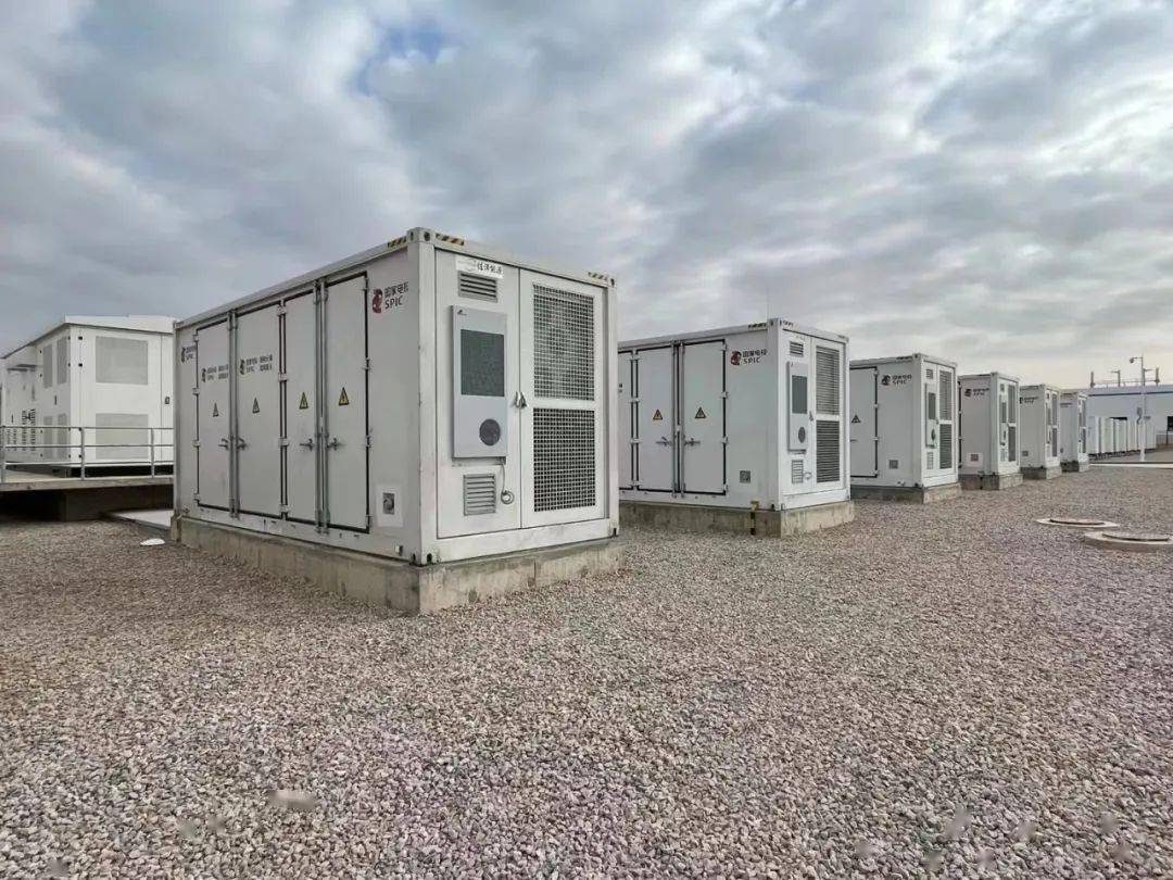 英维克获得实用新型专利授权：“一种换热板及储能集装箱”