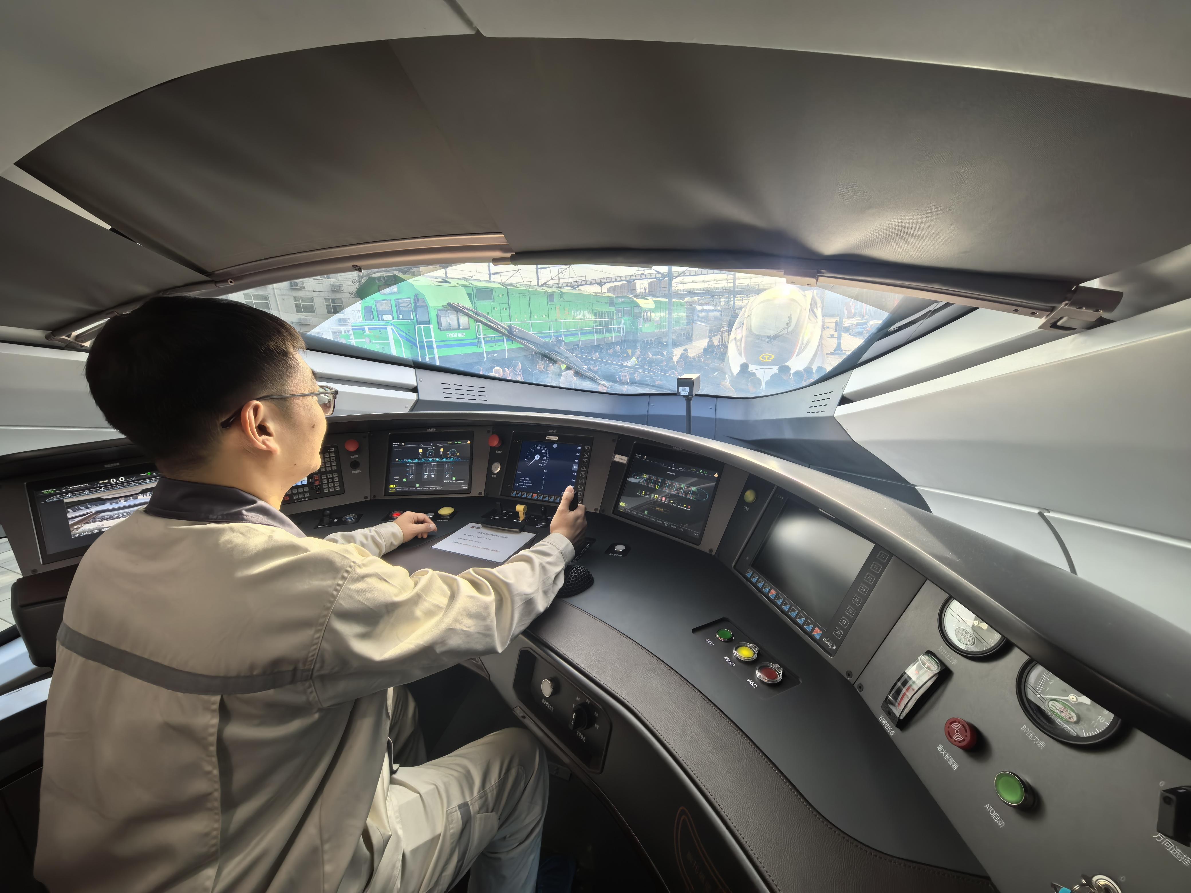 CR450动车组样车跑出453公里时速