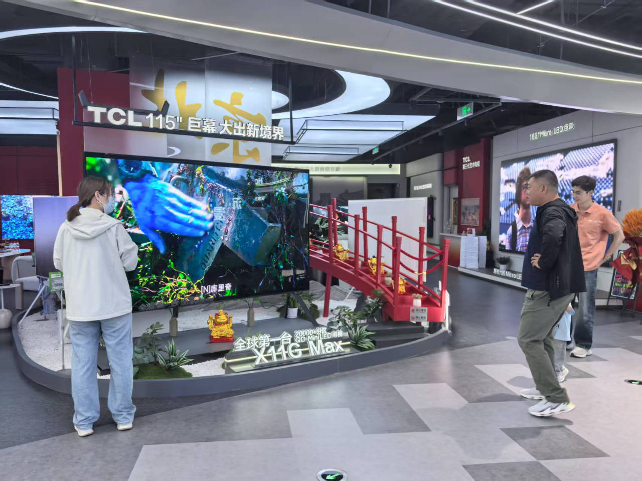 【实探】火了！AI陪伴机器人成为这场科技展“最靓的崽”！雷军、俞敏洪、朱啸虎等投资人，已出手！