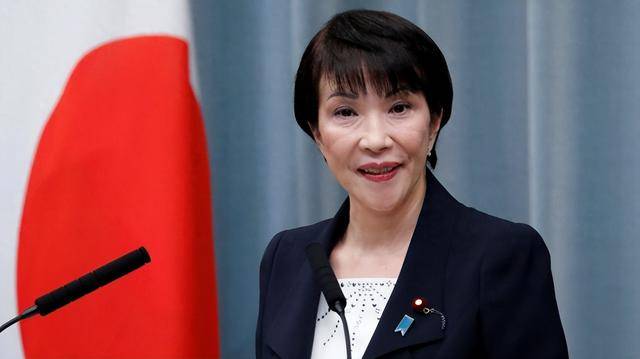 高市早苗将安倍用过的球杆，赠予特朗普