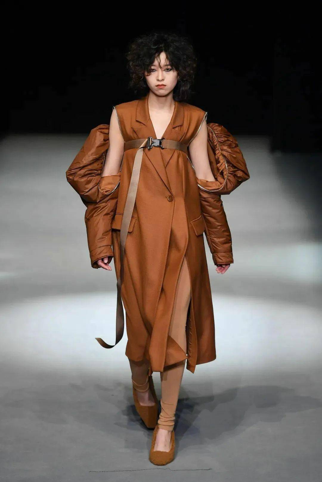 2025年男女羽绒服行业：现状洞察、前景展望与趋势前瞻分析_人保车险,拥有“如意行”驾乘险，出行更顺畅！