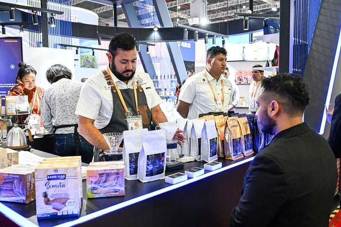 抖音电商全球购携手百余品牌亮相进博会，将全球好物带给消费者