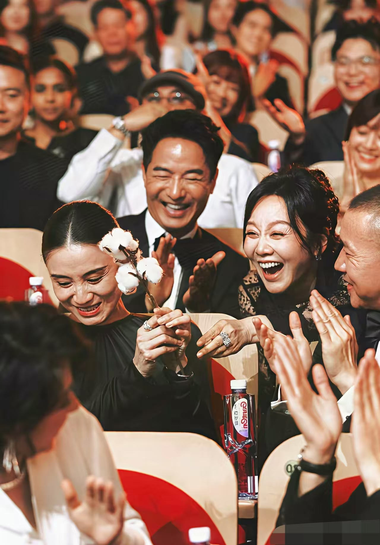 易烊千玺、宋佳,加冕影帝、影后!