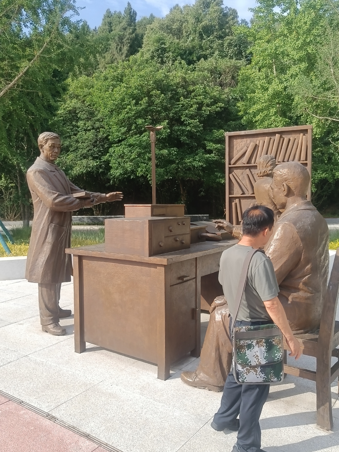 杨伟民：满足老百姓急难愁盼就是在扩消费 “十五五”时期应提高农业转移人口市民化率