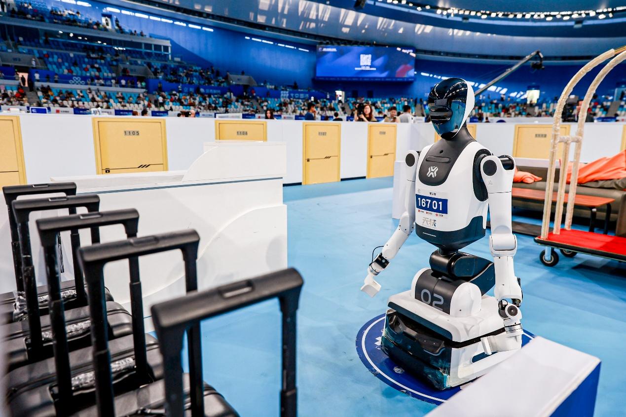 抢占人形机器人行业第一波红利：2025-2030年，中国玩家的黄金窗口期_人保服务,人保车险